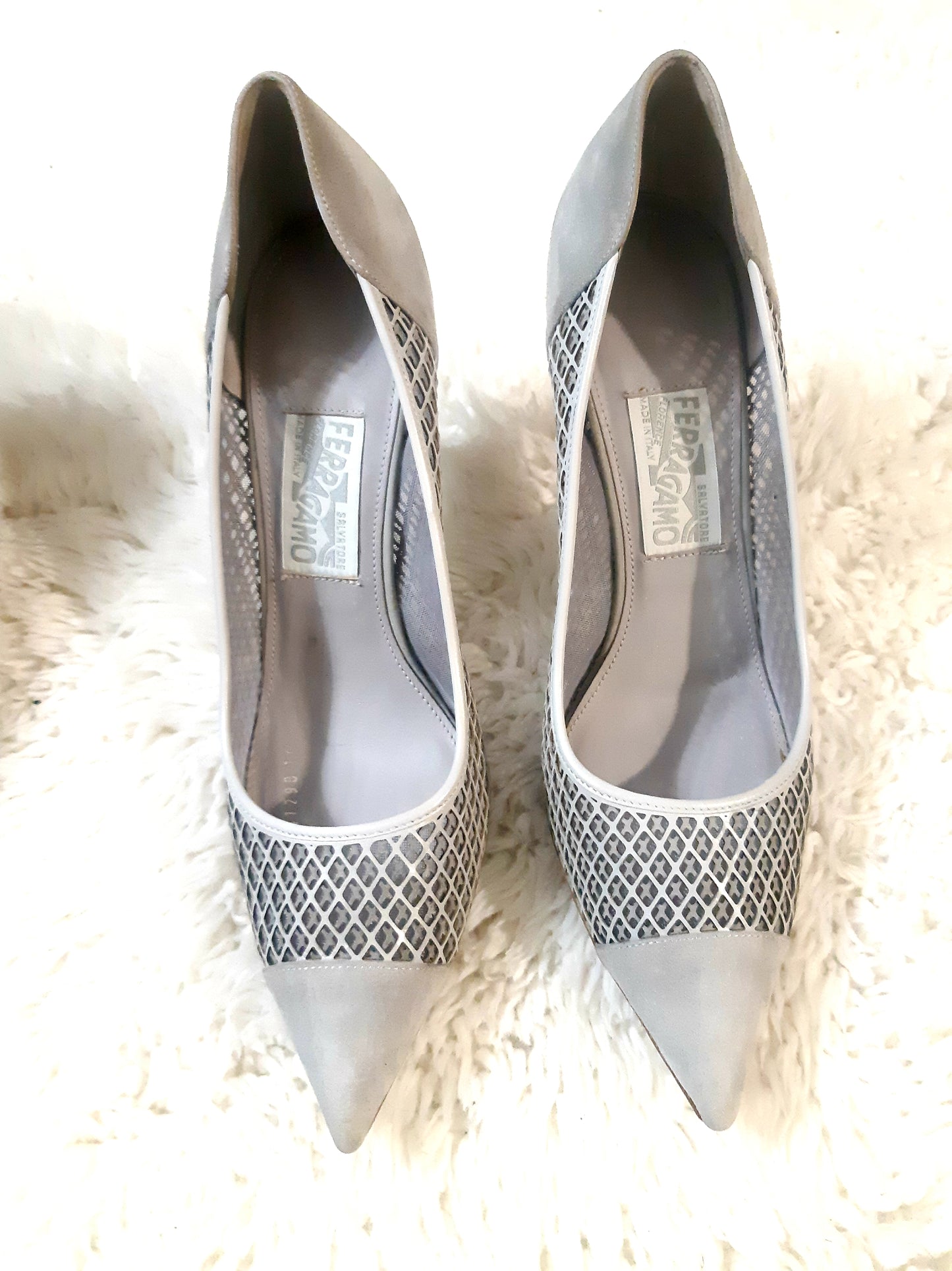 PRE-LOVED SALVATORE FERRAGAMO WOMENS SHOES (HEELS).ELEGANT $169.99 (SIZE 10)