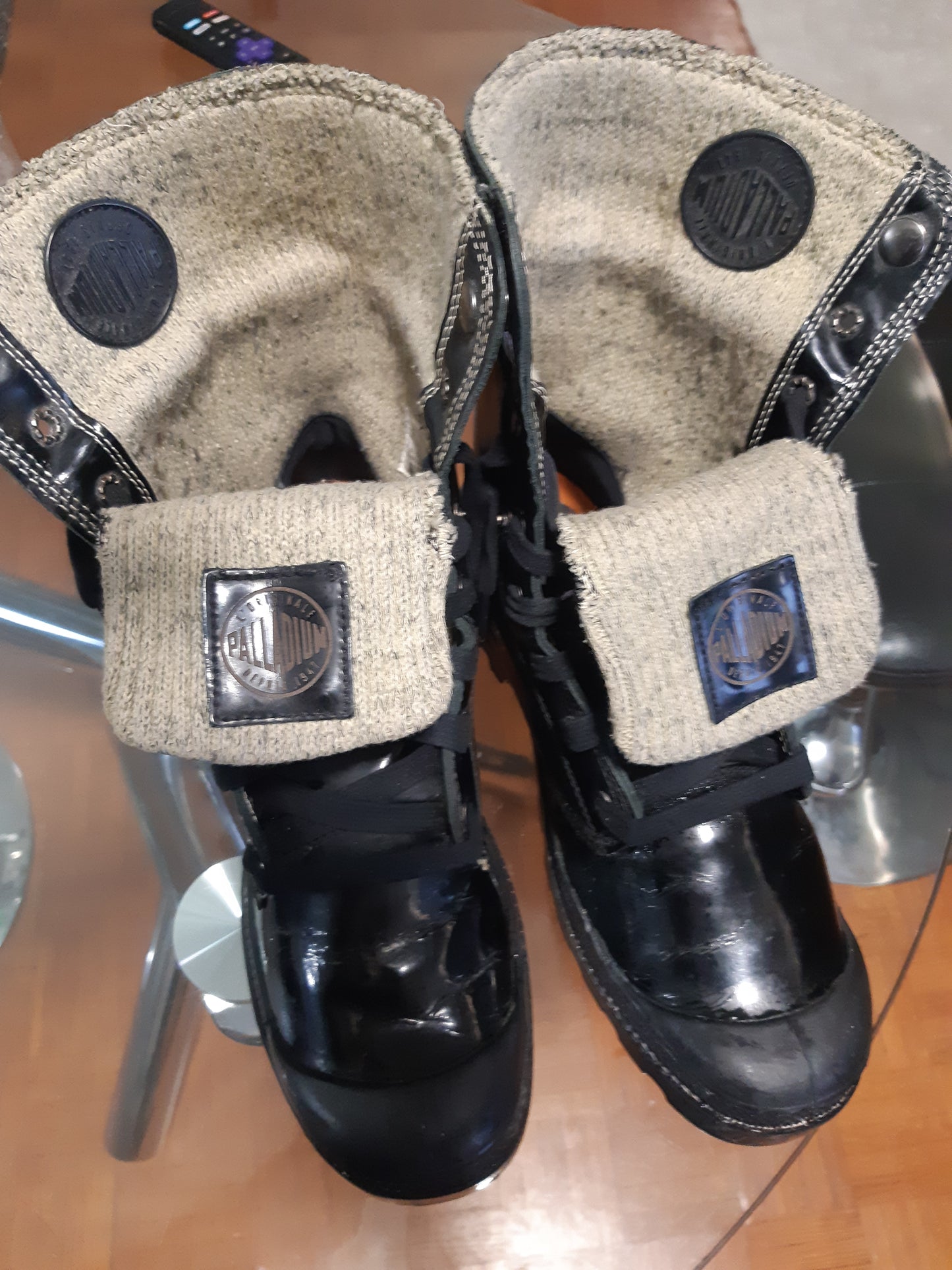 PALLADIUM BOOTS FOR MEN ( PATTENT LEATHER ) PRE- LOVED $55