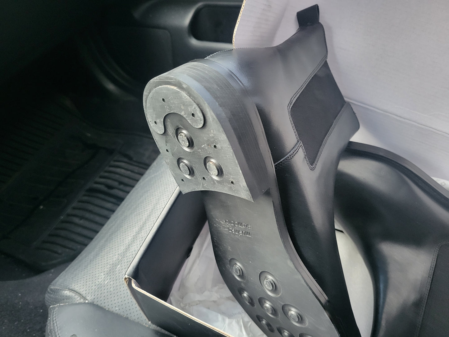 CHELSEA BOOTS . BLACK  LEATHER BOOTS AVAILABLE FOR  $ 79.00. SIZE 9.5 BUT FITS LIKE A U.S / CAN 10