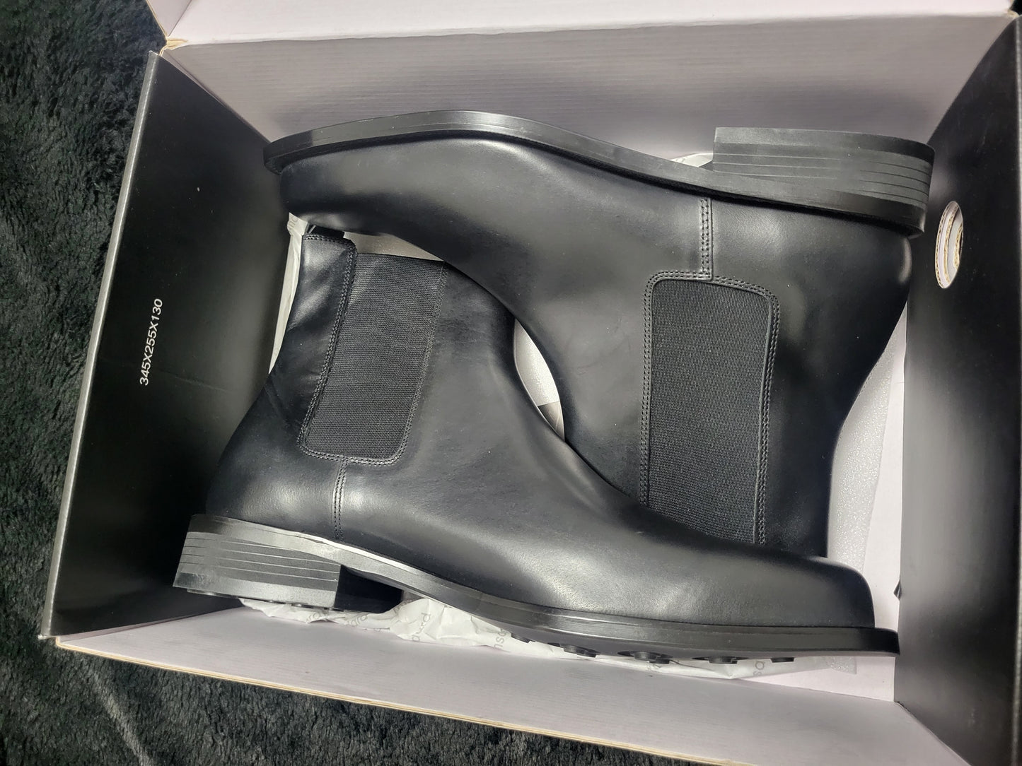 CHELSEA BOOTS . BLACK  LEATHER BOOTS AVAILABLE FOR  $ 79.00. SIZE 9.5 BUT FITS LIKE A U.S / CAN 10