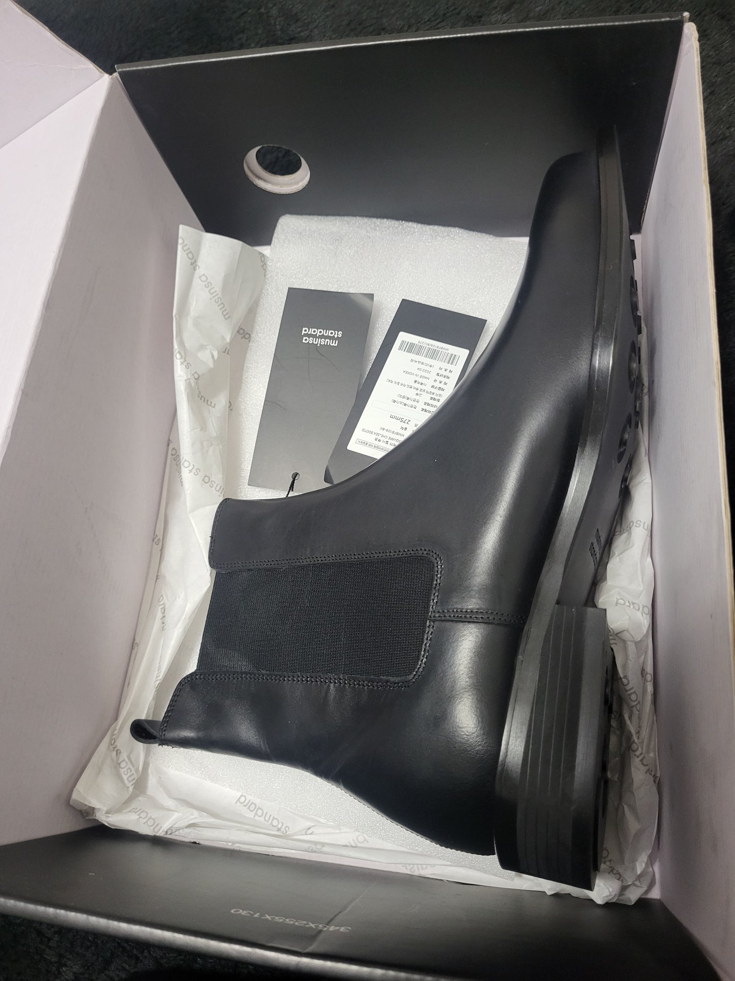 CHELSEA BOOTS . BLACK  LEATHER BOOTS AVAILABLE FOR  $ 79.00. SIZE 9.5 BUT FITS LIKE A U.S / CAN 10